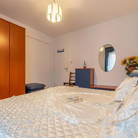 2 Bedroom Beautiful In Zadar