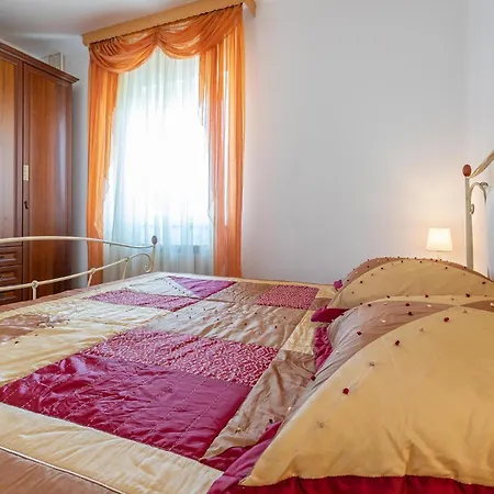 Apartment 2 Bedroom Beautiful In