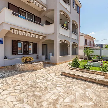 Apartment 2 Bedroom Beautiful In *