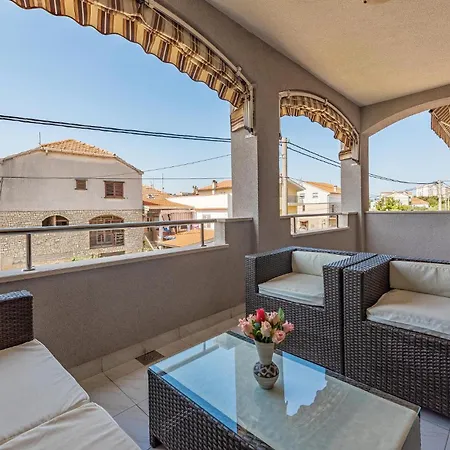 2 Bedroom Beautiful In Apartment