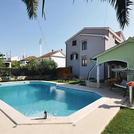 2 Bedroom Beautiful In Apartment *
