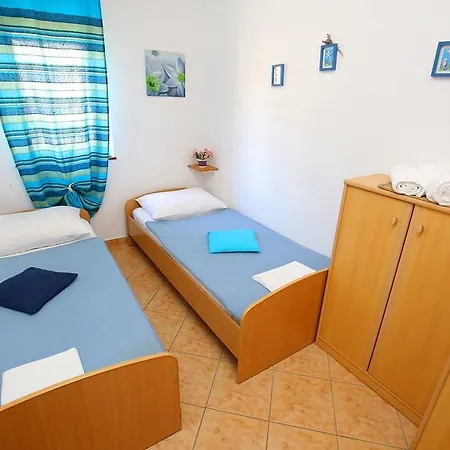 2 Bedroom Beautiful In Apartment Zadar